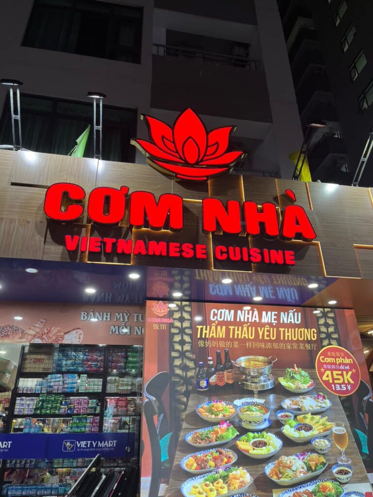 thi công hộp đèn quảng cáo bmt