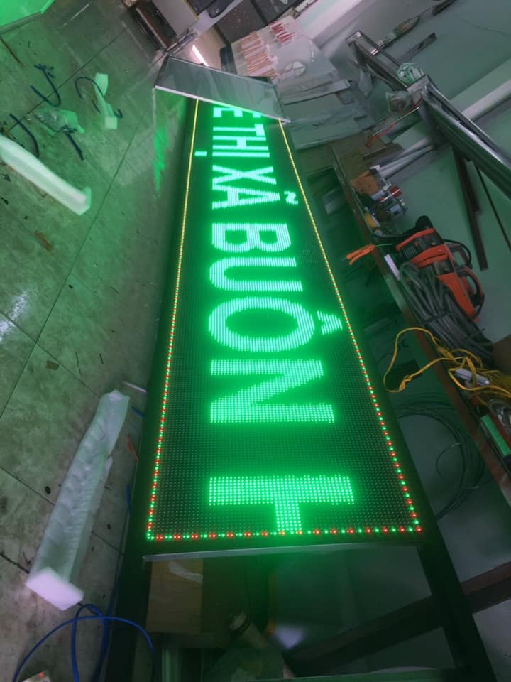 thi công hộp đèn quảng cáo BMT