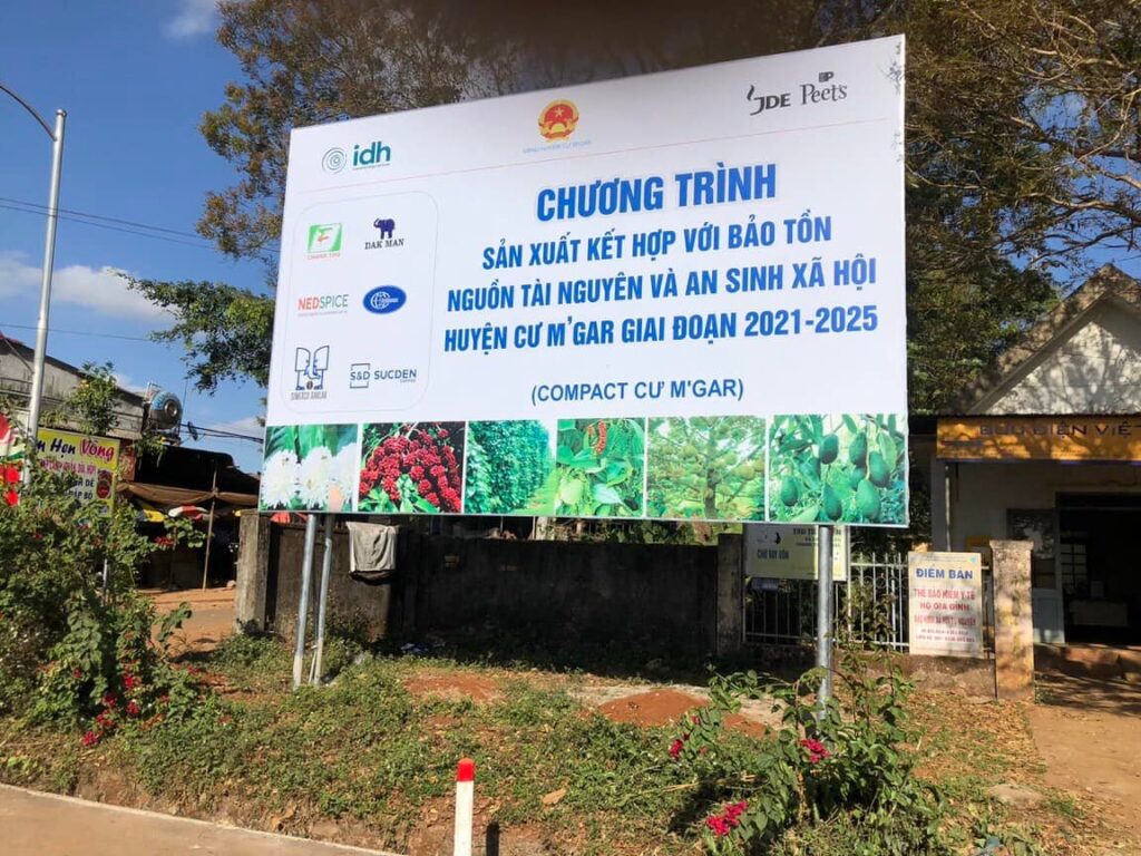 thi công pano quảng cáo ngoài trời BMT