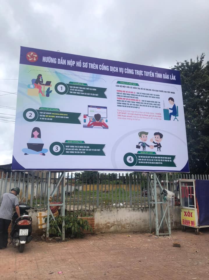 thi công pano quảng cáo ngoài trời BMT